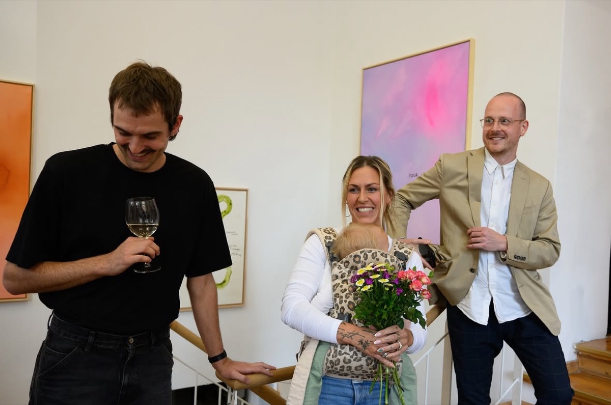Gäste bei einer carry-Vernissage