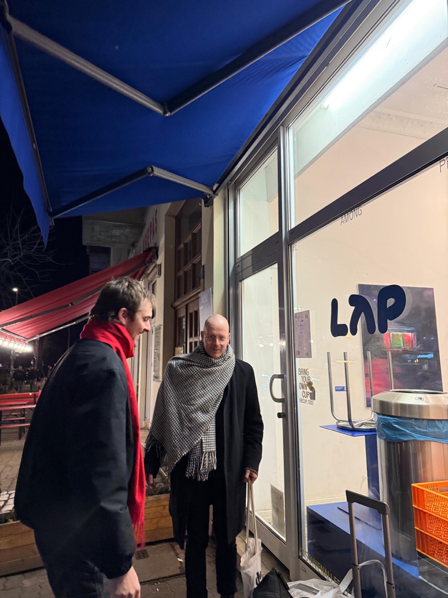 carry vor dem LAP Kastanienallee in Berlin